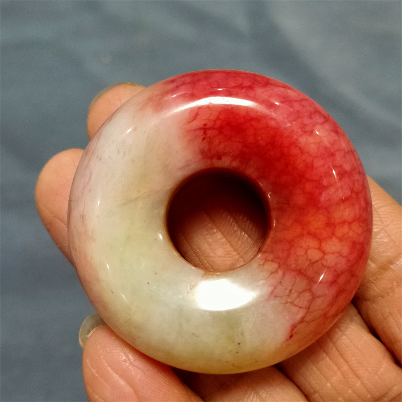 古玩仿古工艺品岫玉鸡血玉半红半白大孔平安扣玉扣烟档玉石烟袋扣