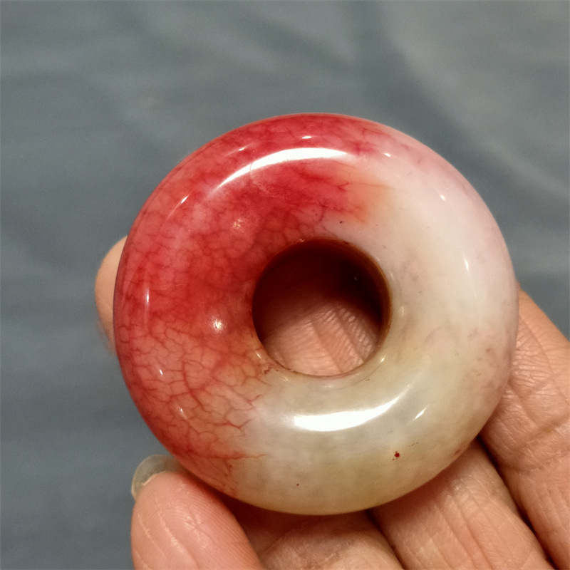 古玩仿古工艺品岫玉鸡血玉半红半白大孔平安扣玉扣烟档玉石烟袋扣